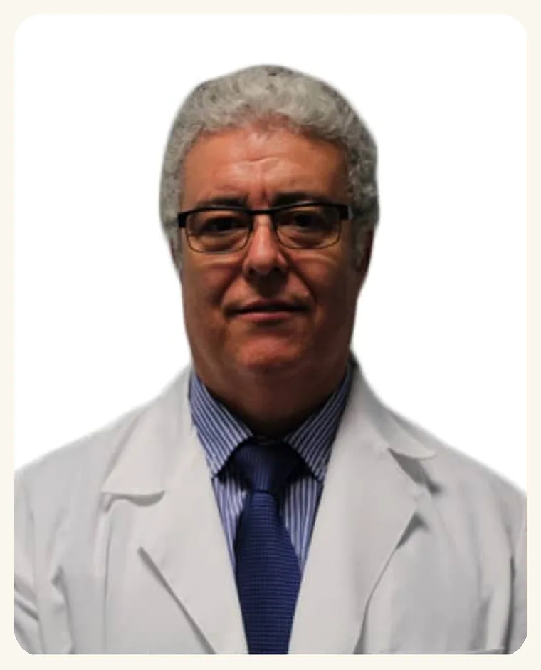 Dr. Andrés Merlo Morales cirujano plástico en Clínica Renacimiento Marbella