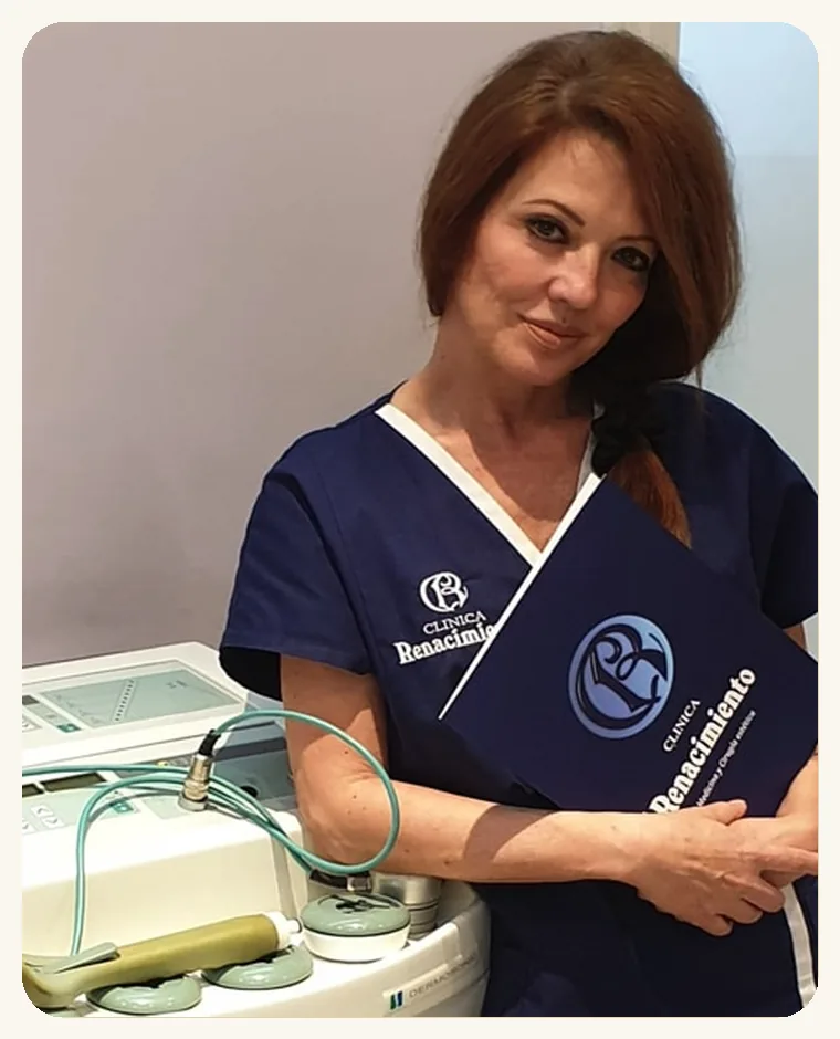 Gloria García-Brazales atención al paciente en Clínica Renacimiento Marbella